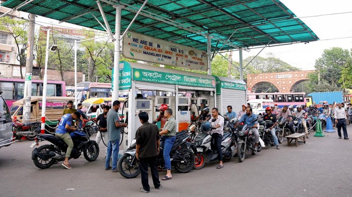 Motorists queue to refuel their motorcycles at a fuel station, amid concerns over fuel supply amid the U.S.-Israel conflict with Iran, in Dhaka, Bangladesh, March 15, 2026. REUTERS/Mohammad Ponir Hossain