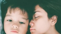 Ucapan ulang tahun itu langsung dibanjiri komentar dari netizen. Sweet boooy, kata akun etrs****. Noah kata-katamu itu loh ah sudahlah, tutur akun dgtre****. Mom noah luar biasa, cantik face, cantik secara jiwa, cerdas n punya prinsip, besar karna karya dr awal carier hbd kk ungee, papar akun lainnya. Foto: dok instagram BCL dan Noah