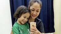 Ungkapan manis itu langsung mendapatkan balasan dari BCL. A jit? I’ve loved you since before you were even in my arms and i always will, balas BCL. Foto: dok instagram BCL dan Noah