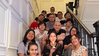 Momen BCL mendapatkan kejutan ulang tahun bersama keluarga di rumah. Foto: dok instagram BCL dan Noah