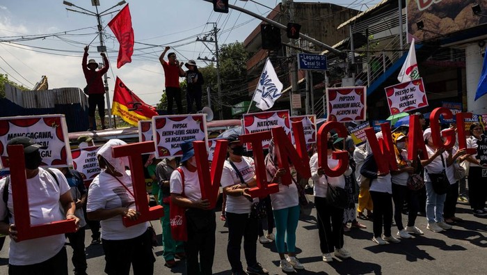 Filipinos protest against rising fuel prices and demand higher wages for workers amid the U.S.-Israel conflict with Iran, in Manila, Philippines, March 25, 2026. REUTERS/Eloisa Lopez