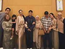 Adem nan Damai, Denada Lebaran Bareng Ressa Rizky Rossano dan Keluarga