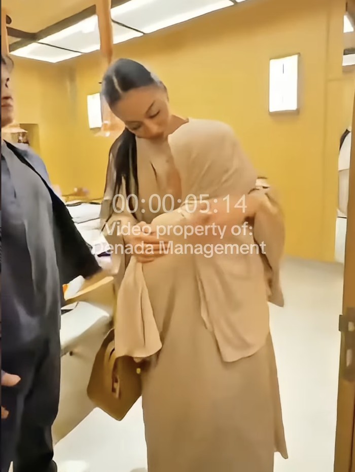 Denada Lebaran dengan Ressa Rizky Rossano dan keluarga.