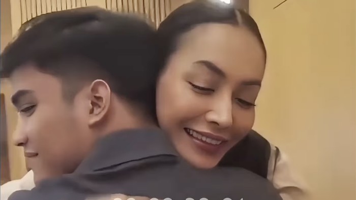 Denada Lebaran dengan Ressa Rizky Rossano dan keluarga.