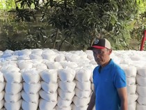 Dewi Perssik Balas Nyinyiran soal THR Rp 15 Ribu dengan Gunungan Beras