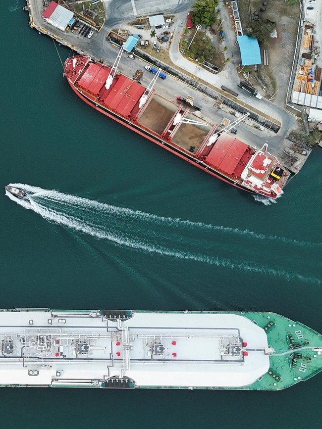 Efek Perang Iran, Terusan Panama Diserbu Kapal LNG