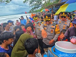 Cerita Pedagang Es Doger di Sukabumi Ketiban Untung Usai Diborong Kapolres