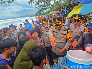 Cerita Pedagang Es Doger di Sukabumi Ketiban Untung Usai Diborong Kapolres