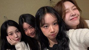 Minah, Sojin, Yura, dan Hyeri tampil santai dan minim makeup. (Foto: dok. Instagram @bbang_93)
