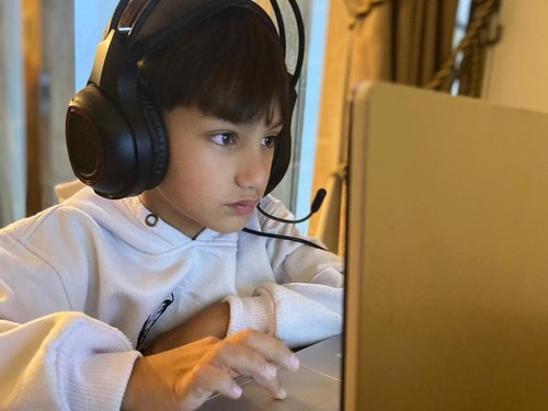 I Gede Kelvin Narendra Van Veggel, bocah penyintas disleksia asal Bali yang menjadi The Best Animation Award 2025 dalam ajang International Scratch Olympiad. (Foto: Dok. Istimewa)