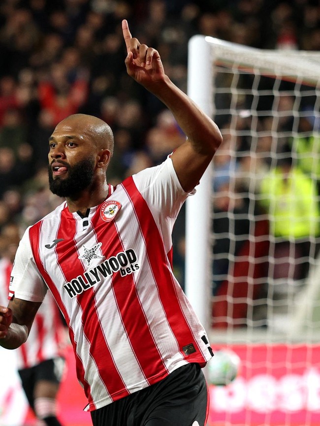 Brentford dan Bisnis Striker