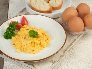 Cuma Tambah 1 Bahan Rahasia Ini, Telur Orak-Arik Bakal Creamy Lezat