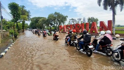 Terdampak Banjir Jalur Pantura Pasuruan Macet