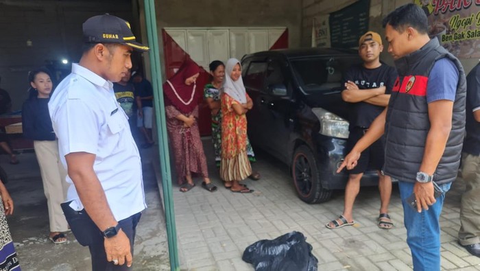 Jasad bayi terbungkus tas plastik di Desa Mojosarirejo, Driyorejo, Gresik