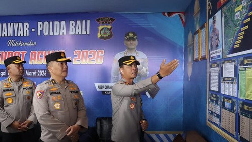 Kapolres Gianyar AKBP Chandra Kesuma memberikan penjelasan kepada tim pengawas operasional Mabes Polri, Rabu (25/3/2026)