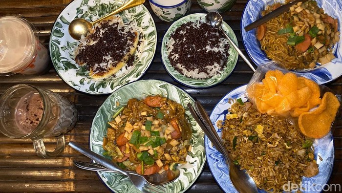 Kedai Uncle John, kedai susu murni hits di Tegal, Jawa Tengah.