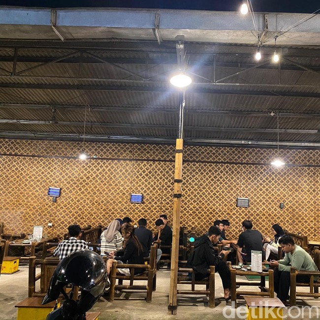 Ada Susu Murni dan Kwetiau Goreng Enak di Kedai Uncle John Tegal