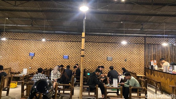 Ada Susu Murni dan Kwetiau Goreng Enak di Kedai Uncle John Tegal