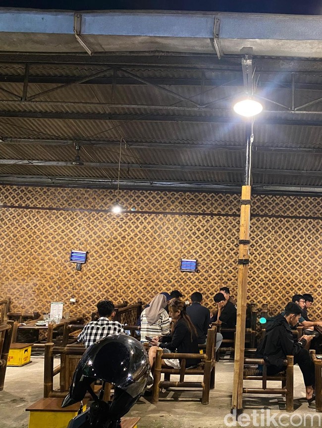 Ada Susu Murni dan Kwetiau Goreng Enak di Kedai Uncle John Tegal