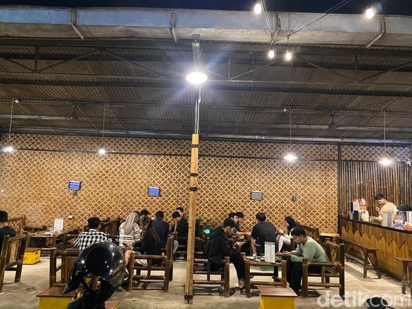 Ada Susu Murni dan Kwetiau Goreng Enak di Kedai Uncle John Tegal