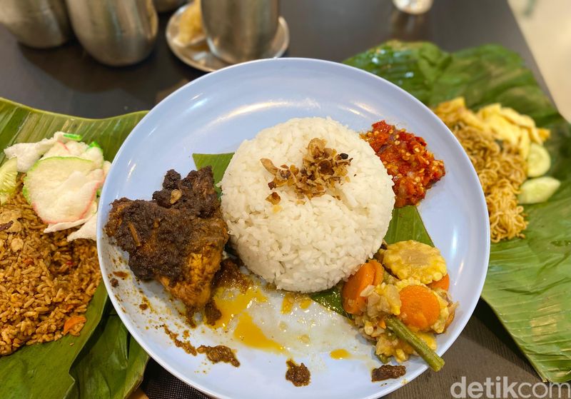 Menu makanan di Kejar Setoran Food Space