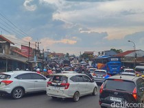 Video 149 Ribu Kendaraan Melintas di Jalur Nagreg dalam Sehari