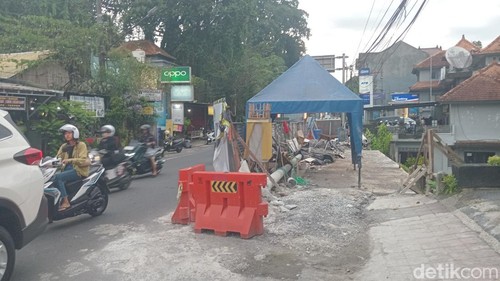 Kondisi jalan di Jalan Raya Ubud, Gianyar, Rabu (25/3/2026). (Aryo Mahendro/detikBali).