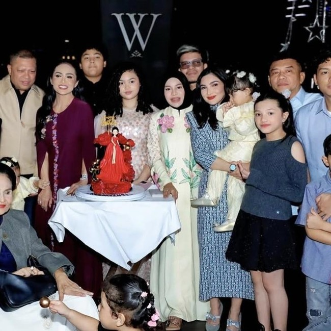 Seru! Kris Dayanti Rayakan Ulang Tahun hingga Lebaran bareng Keluarga