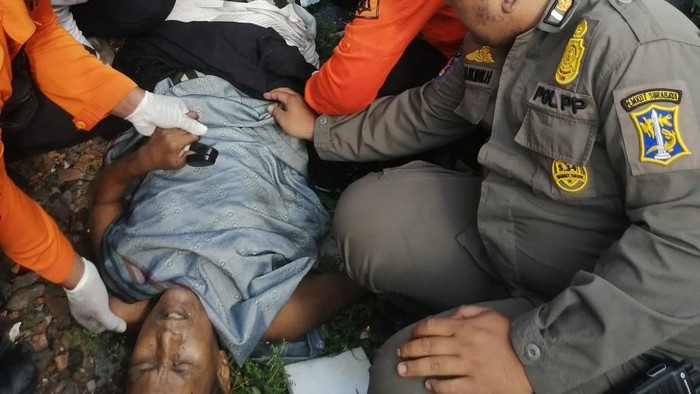 Lansia di Surabaya yang selamat usai tertabrak KA.