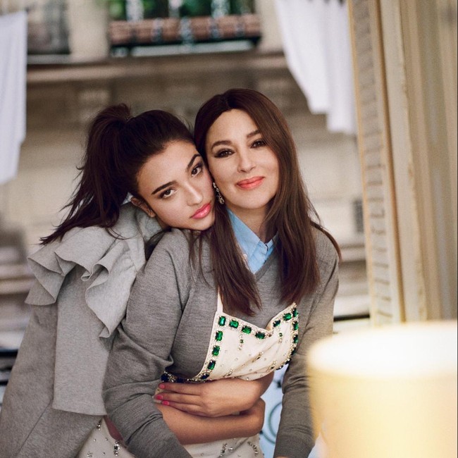 Potret Perdana Putri Cantik Monica Bellucci Pemotretan Vogue Bareng Ibunya