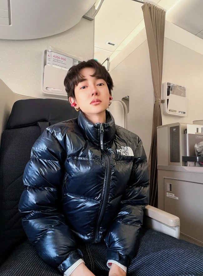 Lucinta tampil dengan rambut super pendek. Gaya rambutnya itu sering juga disebut dengan Korean soft boy haircut. Foto: Instagram/@lucintaluna_manjalita