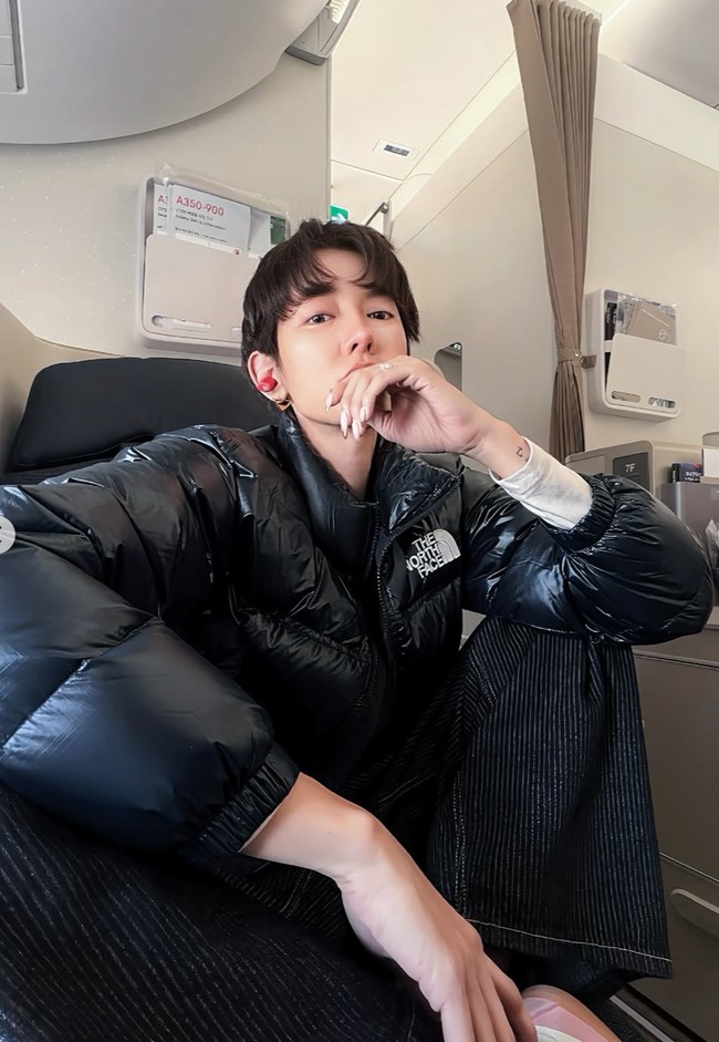 Penampilannya yang biasa feminin, kini jadi terlihat lebih boyish. Busana yang dikenakan Lucinta juga tampak senada dan mendukung gaya boyish yang ditampilkannya. Foto: Instagram/@lucintaluna_manjalita