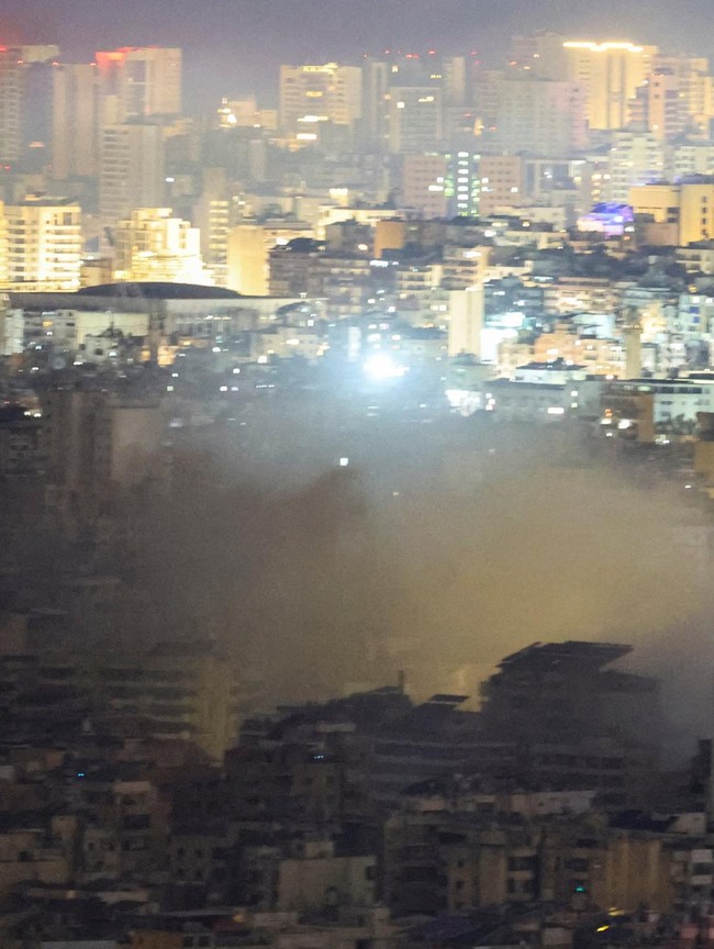 Mencekam! Beirut Selatan Diselimuti Asap Usai Serangan Israel