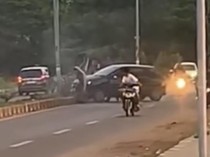 Mobil di Kolaka Tabrak Median Jalan gegara Pecah Ban Depan