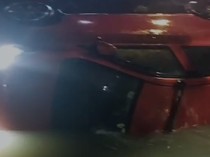 Mobil Terjun ke Kanal Dekat Rusun Rajawali Makassar, Damkar Evakuasi