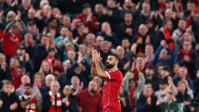 LIVERPOOL, ENGLAND - MARCH 18: Mohamed Salah of Liverpool applauds the fans after being substituted during the UEFA Champions League 2025/26 Round of 16 Second Leg match between Liverpool FC and Galatasaray SK at Anfield on March 18, 2026 in Liverpoo
