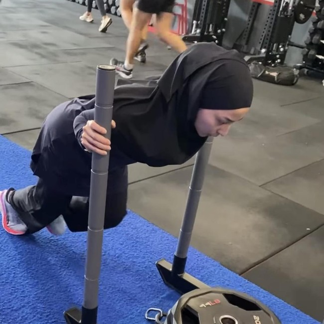 Gaya Nikita Willy Olahraga Hyrox, Tampil Santun Dengan Hijab