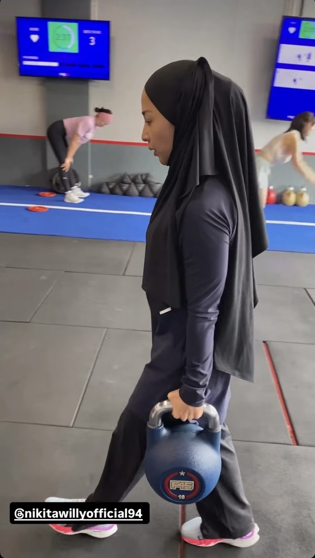 Belakangan penampilan Nikita Willy memang terlihat lebih tertutup. Di momen perayaan Idul Fitri 2026, ia juga memilih tampil santun dengan mengenakan hijab. Foto: Instagram/@nikitawillyofficial94