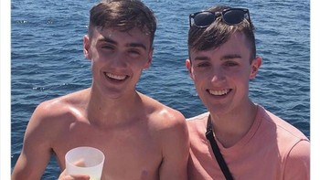 Deretan foto ini memperlihatkan momen langka saat orang-orang tanpa sengaja bertemu “kembaran” mereka di dunia nyata. Foto: Boredpanda