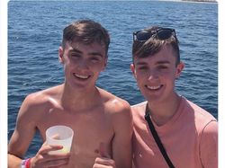 Kayak Dunia Error! Orang Ketemu Kembaran Bikin Merinding