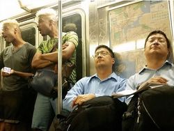 Kayak Dunia Error! Orang Ketemu Kembaran Bikin Merinding