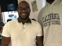 Kayak Dunia Error! Orang Ketemu Kembaran Bikin Merinding