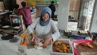 Wingko yang dijual Bambang memiliki berbagai varian rasa seperti nangka, durian, hingga ketan hitam.