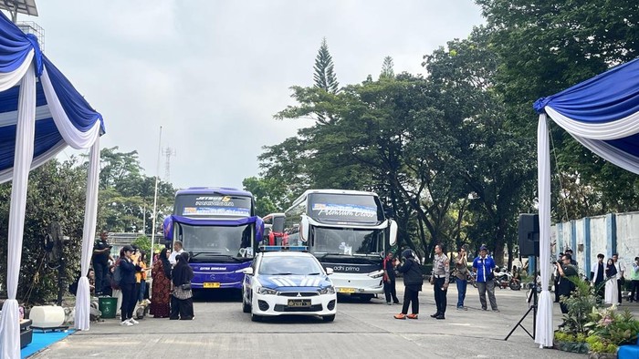 Pelepasan peserta angkutan balik mudik gratis di Palembang