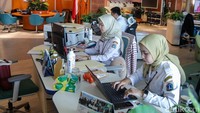 Aparatur Sipil Negara (ASN) beraktivitas di Balai Kota Jakarta, Rabu (25/3/2026). Pemerintah Provinsi DKI Jakarta masih memberlakukan kebijakan work from anywhere (WFA) bagi ASN hingga 27 Maret 2026.
