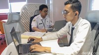 Dalam pelaksanaannya, jumlah pegawai yang dapat menjalankan WFA dibatasi maksimal 50 persen dalam satu unit kerja. Sisanya tetap bekerja dari kantor guna memastikan pelayanan publik tetap berjalan normal dan tidak terganggu.