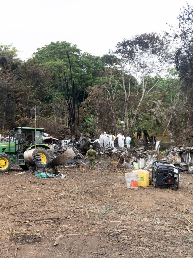 Pesawat Hercules C-130 Jatuh, Bangkai Pesawat Berserakan