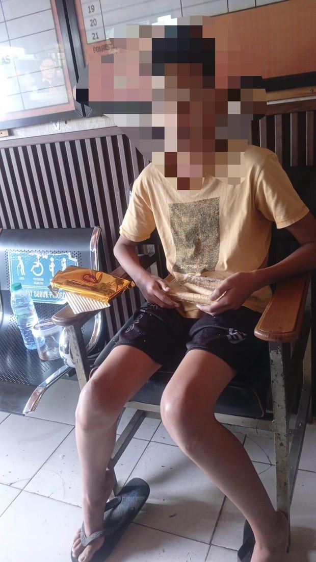 AA, remaja 16 tahun, saat diamankan di Polsek Pedurungan, Semarang, karena berjalan di Tol Gayamsari, Rabu (25/3/2026)