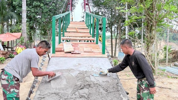 TNI Kebut Pembangunan Jembatan Gantung Sekerak Aceh Tamiang, Progres 79 Persen