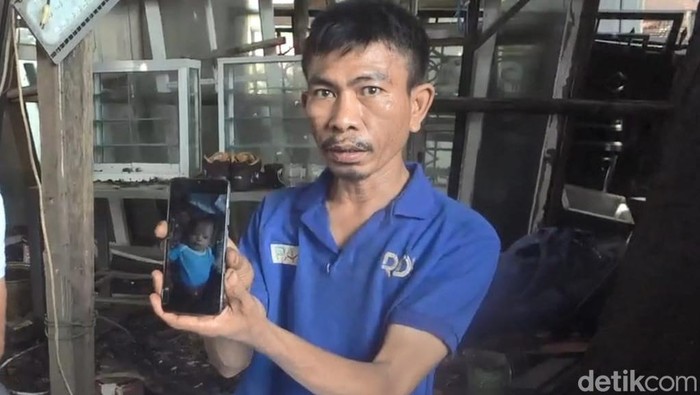 Seorang pria bernama Anto (40) di Makassar, Sulawesi Selatan (Sulsel), melaporkan istrinya, MT (38) ke polisi atas dugaan penjualan anak.